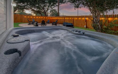 Houston House | Stunning Modern Dream Home 5-BD Sleeps 14