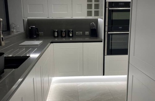 Corston House | Stunning modern home set in beautiful grounds.
