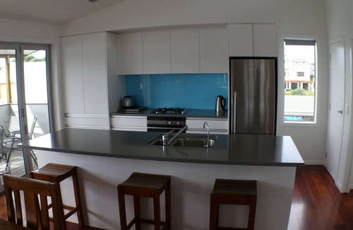 Whangamata House | Stunning modern house 150m from ocean beach