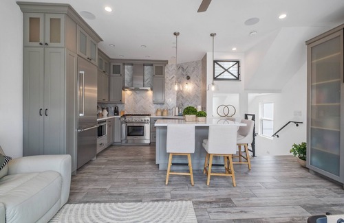 Seal Beach House | Stunning modern house | Minutes away from the beautiful coastline of California!