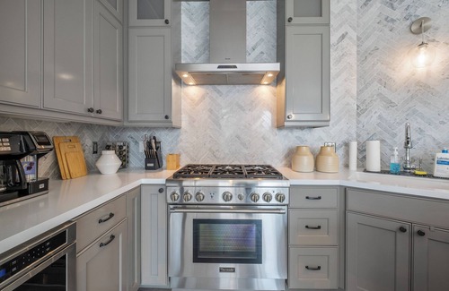 Seal Beach House | Stunning modern house | Minutes away from the beautiful coastline of California!