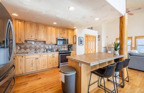 Pole Creek House | Stunning Modern Mountain Retreat with Private Hot Tub
