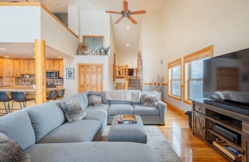 Pole Creek House | Stunning Modern Mountain Retreat with Private Hot Tub