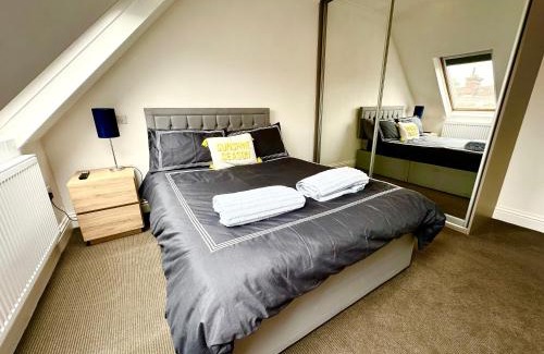West Hendon Apartment | Stunning Modern, Private Apartment,15 Mins To Central London