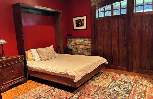 Pleasant Valley Cabin | Stunning Modern Artistically Crafted Lodge. 50 pristine acres with 9ac pond/pool