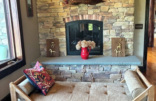 Pleasant Valley Cabin | Stunning Modern Artistically Crafted Lodge. 50 pristine acres with 9ac pond/pool
