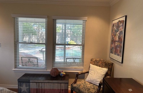 Neartown Cottage | Stunning Montrose Cottage With Pool and jacuzzi