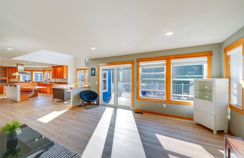 Big Lake House | Stunning Mount Vernon Home w/Big Lake Views!