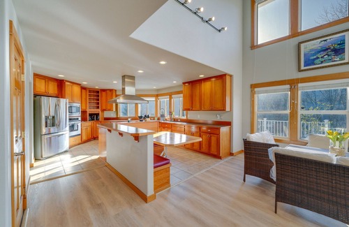 Big Lake House | Stunning Mount Vernon Home w/Big Lake Views!