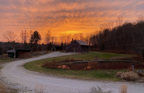 Mount Holly House | Stunning Mountain and Water Views Minutes to Okemo