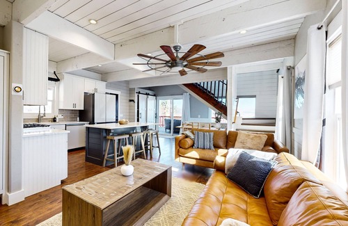 Midway House | Stunning Mountain Cabin With Private Hot Tub and Sauna