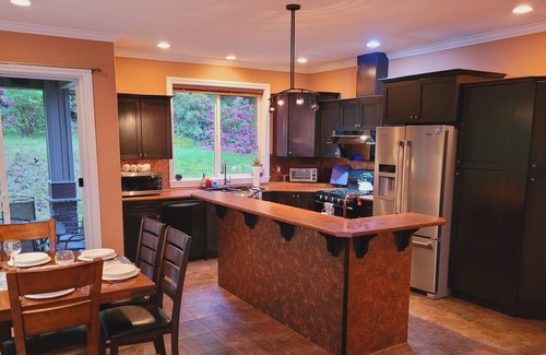 Deroche House | Stunning Mountain Home - Amazing Views & Hot Tub