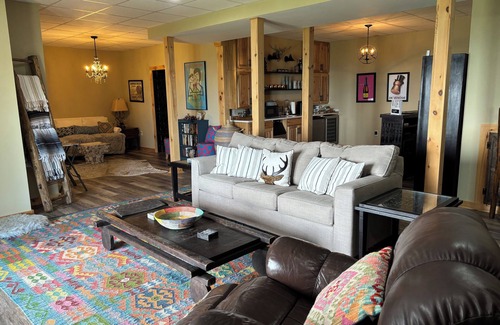 Winchester Apartment | Stunning Mountain Top 1 Bedroom Apartment - Walk-out Basement