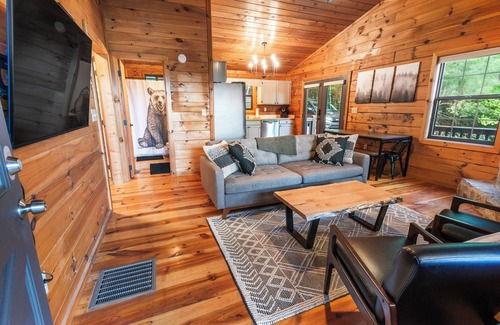 Blue Ridge Cabin | Stunning Mountain Views + Fire Pit