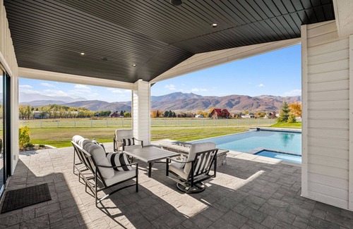 Charleston Apartment | Stunning Mountain Views | Luxury Studio Pool House
