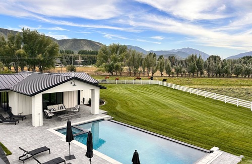 Charleston Apartment | Stunning Mountain Views | Luxury Studio Pool House