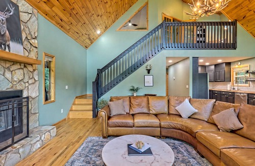 Murphy Cabin | STUNNING Mountain VIEW Lodge for 14!