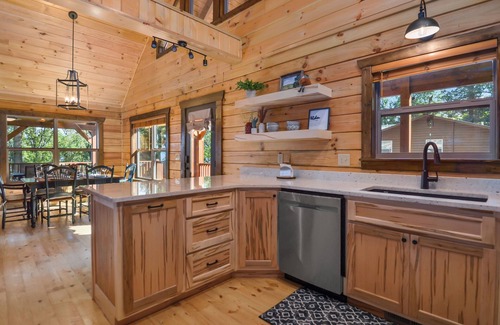 Walnut Mountain Cabin | Stunning Mountain View With Hot tub & Game Room. Indoor/Outdoor Fireplace