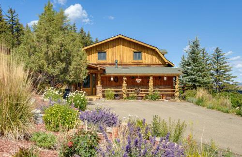 Dubois House | Stunning Mountain Views Spacious Cabin in Dubois!