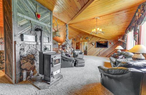 Dubois House | Stunning Mountain Views Spacious Cabin in Dubois!