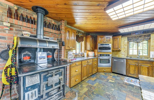 Dubois Cabin | Stunning Mountain Views: Spacious Cabin in Dubois!