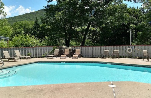 Lincoln Condo | Stunning Mountain Views! Cozy Studio Resort Condo