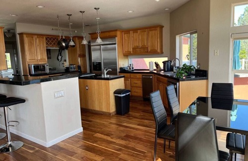 Placerville House | Stunning Mountaintop Resort