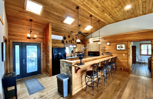 Bryson City Cabin | Stunning Mtn Views/Private/Sparkling Hot Tub/WI-FI