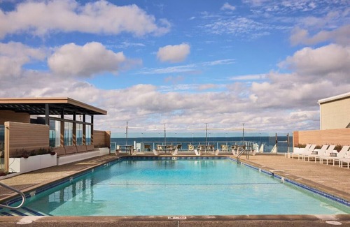 Silver Beach Hotel | Stunning Natural Surroundings! Close to Nobska Lighthouse! FREE Parking!