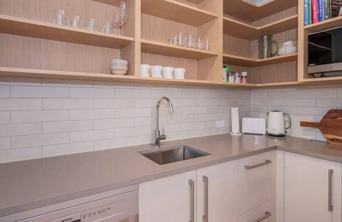 Whitianga House | Stunning new 4 bedroom 3 bathroom home closento town and the beach in Whitianga