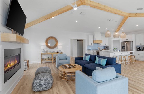 Crawfordville House | Stunning new beach house right on the sand, with use of private boat dock.