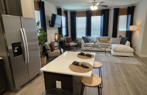 Mesquite House | Stunning new home that has it all! Great Location!