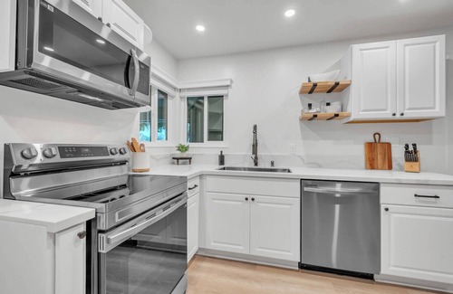 Southeastern Sacramento House | Stunning new renovation & beautifully furnished home! Safe Sac neighborhood!