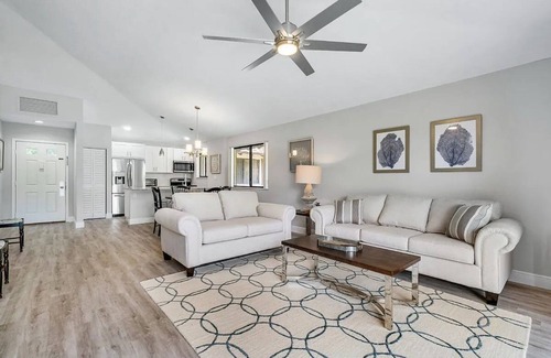 Palm Beach Gardens Cottage | Stunning Newly Renovated Club Cottage in PGA