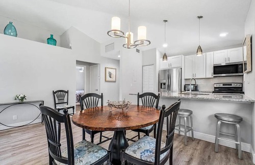 Palm Beach Gardens Cottage | Stunning Newly Renovated Club Cottage in PGA