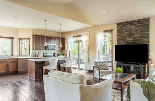 Mountlake Terrace House | Stunning Newly Build Home: Prime Location