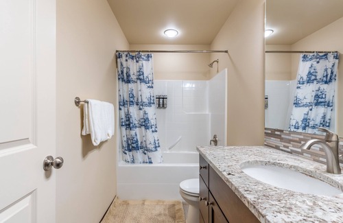Mountlake Terrace House | Stunning Newly Build Home: Prime Location
