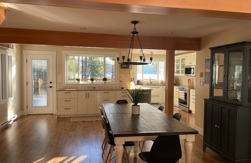 Sproat Lake House | Stunning Newly Renovated Piece of Heaven