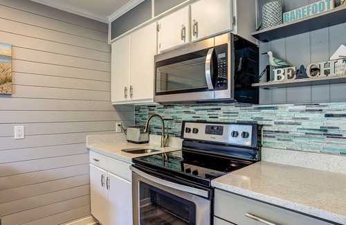 Hilton Head Island Condo | Stunning Newly Renovated Condo w/Ocean View & Shared Pool - Close to the Beach