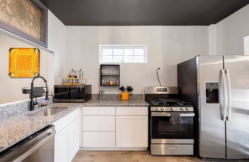 South Louisville House | Stunning Newly Renovated 3BD Loft By Churchill