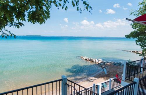 Traverse City House | Stunning Newly Renovated Modern Beach House - 7633