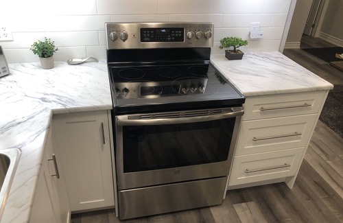 Welland Apartment | Stunning Niagara Warm,Cozy and Clean Suite Stay