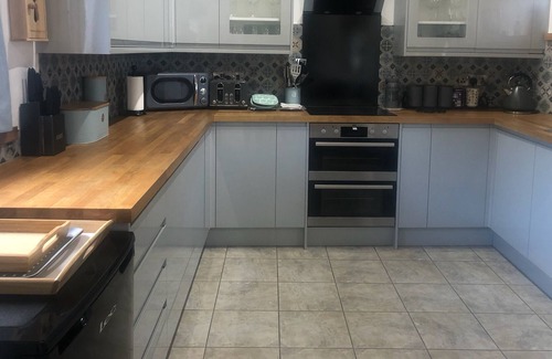 Camelford House | Stunning North Cornwall barn conversion close to the action, away from the crush