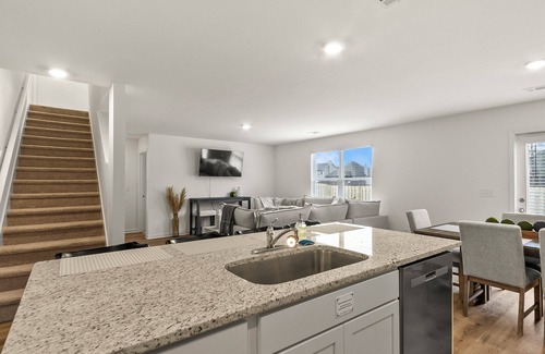 Northport House | Stunning Northport home 5bd 3bth and just 7 miles to UofA