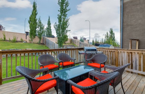 Southwest Calgary House | Stunning Oasis in Upscale Aspen Woods, Close to COP & Downtown