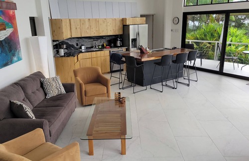 Hatillo Villa | Stunning Ocean Views! 5 Minutes to Dominical. Private Pool and Sun Deck. Wow!