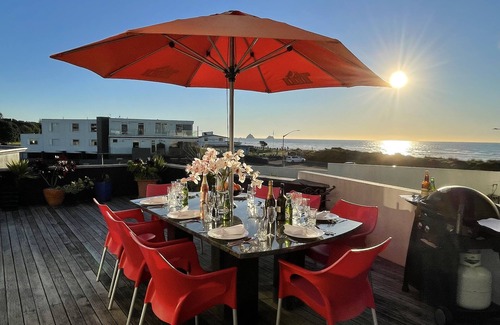 Rewa House | STUNNING OCEAN FRONT LUXURY BEACH HOUSE IN PRIME CBD LOCATION