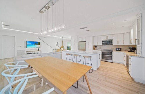 George Town Condo | Stunning Ocean Front 2-bedroom condo + office minutes away from Seven Mile Beach