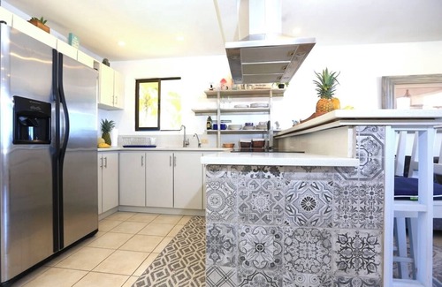 Coco Villa | Stunning ocean view villa. Walk to the beach .