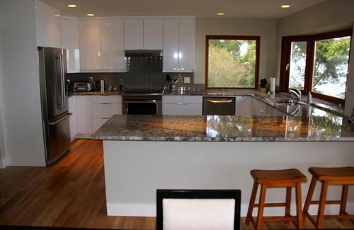 Regional District of Nanaimo House | Stunning Ocean View from Your Private Hot Tub, Qualicum Bay